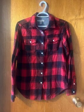 Men’s Tailor Vintage Red and Black Plaid Shirt Small